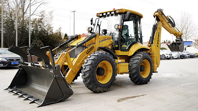 The 7 Safety Measures to Follow When Operating a Backhoe Loader