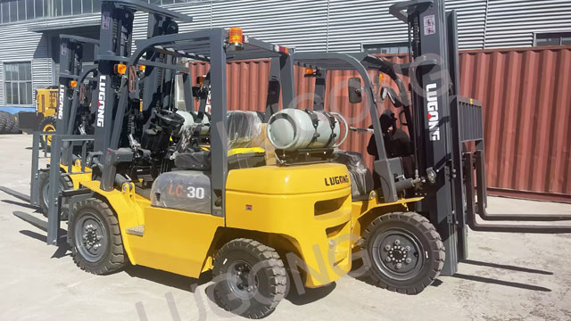 LC30 Dual Fuel Forklift with Nissan K25 Engine